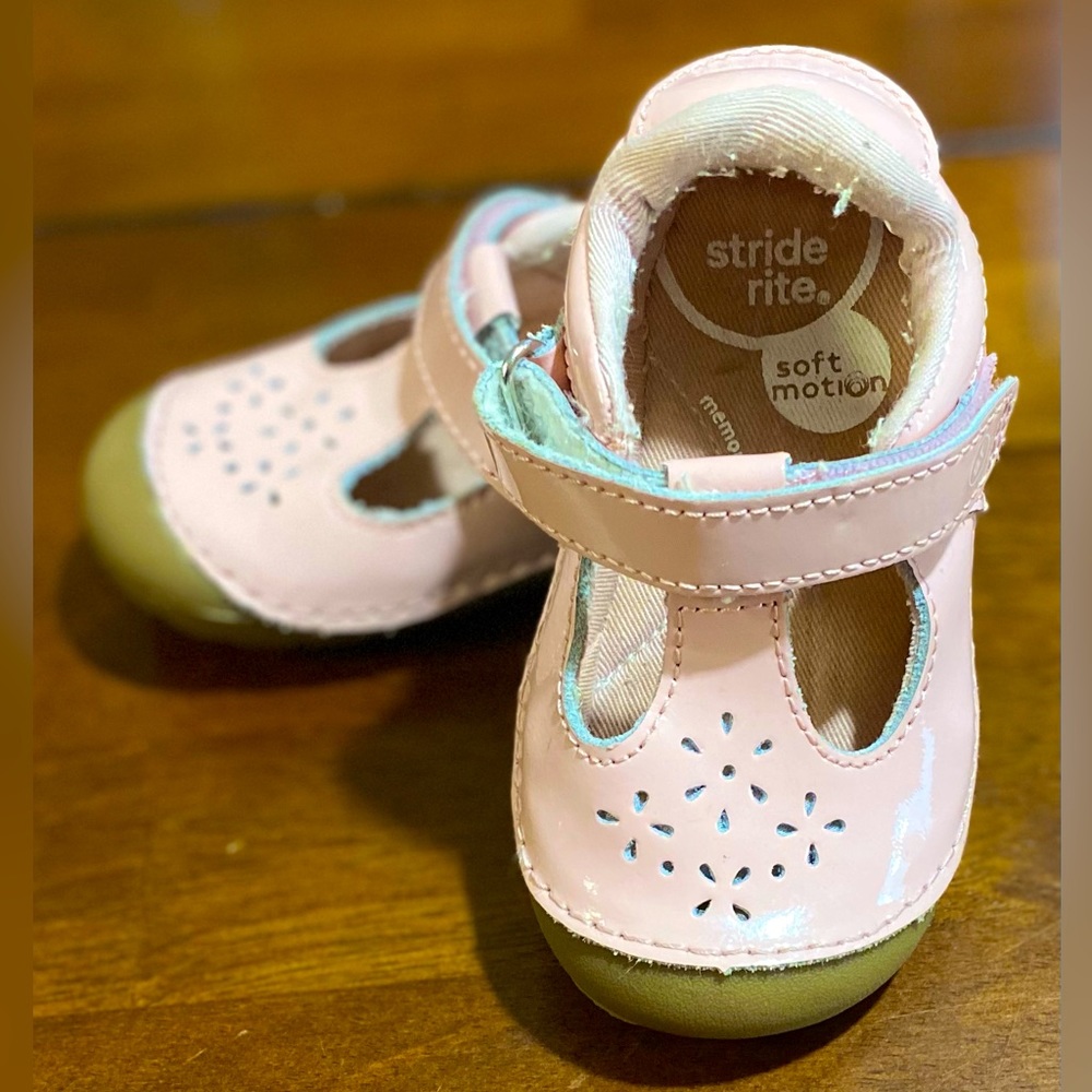 Blush pink baby stride rite shoes size 5m